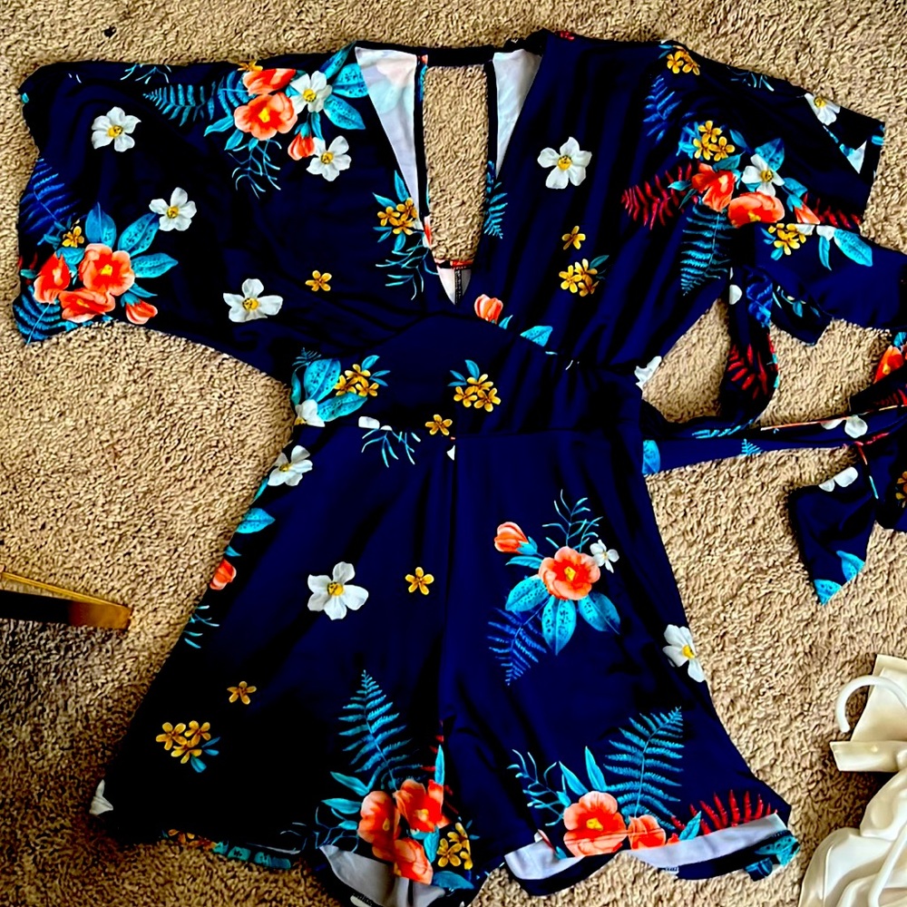 Express/ Romper/ shorts